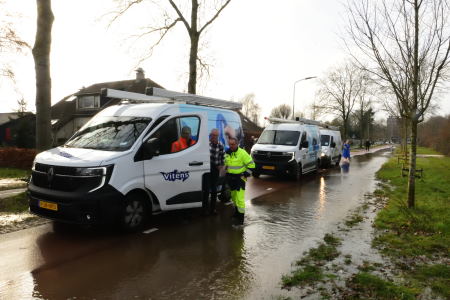 Nachthok zonder stroom en water door bomenkap. Dinsdag stond de Weiburglaan blank door een beschadigde watertransportleiding. Vandaag zit  de buurt zonder stroom door reparatie  #Liander van Stroomkabel #Harderwijk
nachthok.nl/index.php/spor…