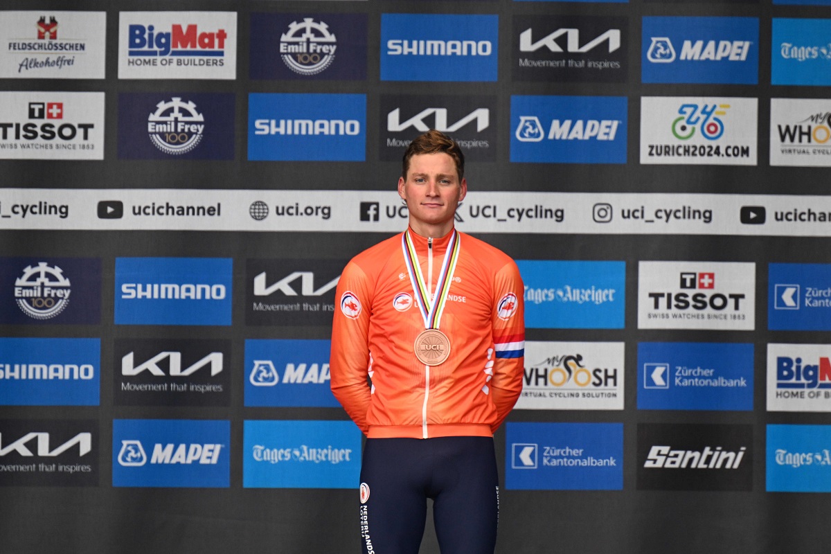 SpazioCiclismo's tweet image. #UnAnnoFa Mathieu Van Der Poel annunciava di non voler partecipare ai Mondiali di #Kigali2025, preferendo concentrarsi su quelli di mountain bike dlvr.it/TQx003