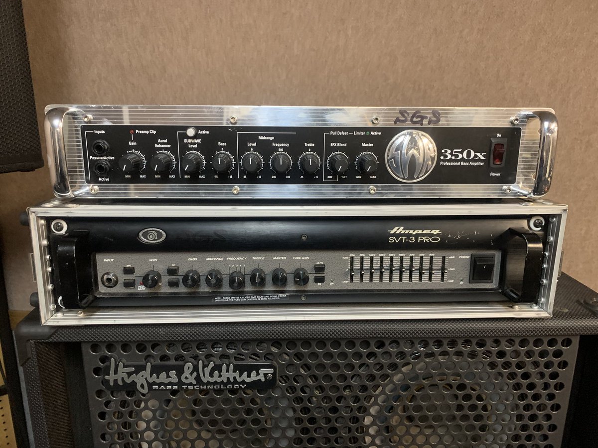 SOUNDGARAGE4's tweet photo. サウンド・ガレージです♫

Aスタジオ　ベースアンプ
Ampeg SVT-3PRO
SWR 350x

スピーカー
Hughes&amp;Kettner Quantum QS810 PRO

#音楽スタジオ　#リハーサルスタジオ　#バンド練習　#個人練習　#福岡 https://t.co/S6JTNGaE2q