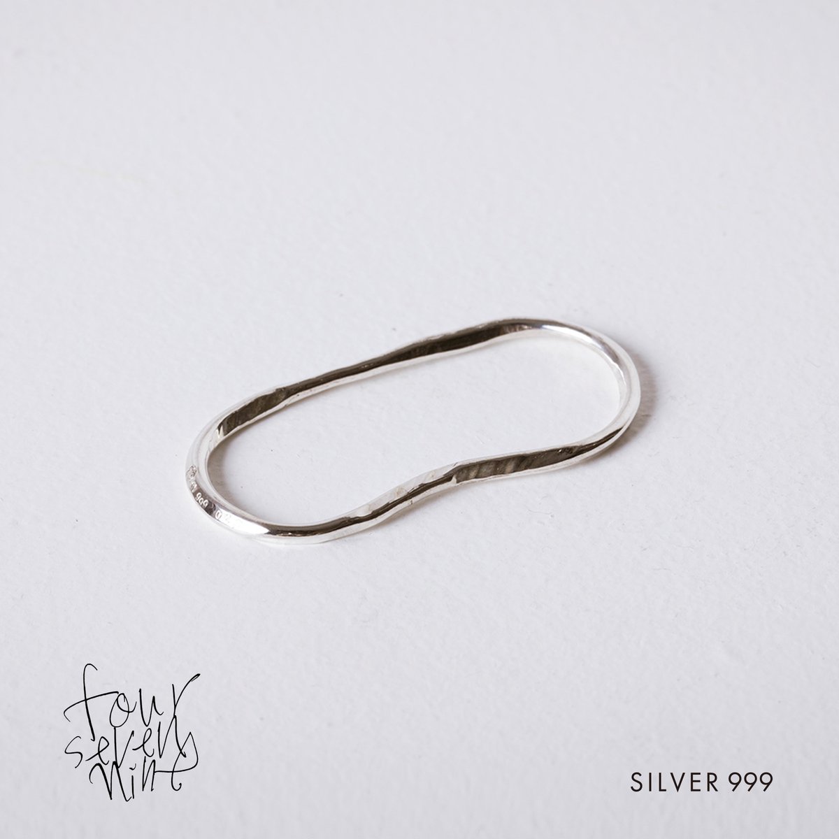 #MAQUIA 3月号にて #与田祐希 さんに純銀ダブルフィンガーリングをご着用いただきました！
素敵にご着用いただきありがとうございます✨
01-101 foursevennine.shop/products/01-101