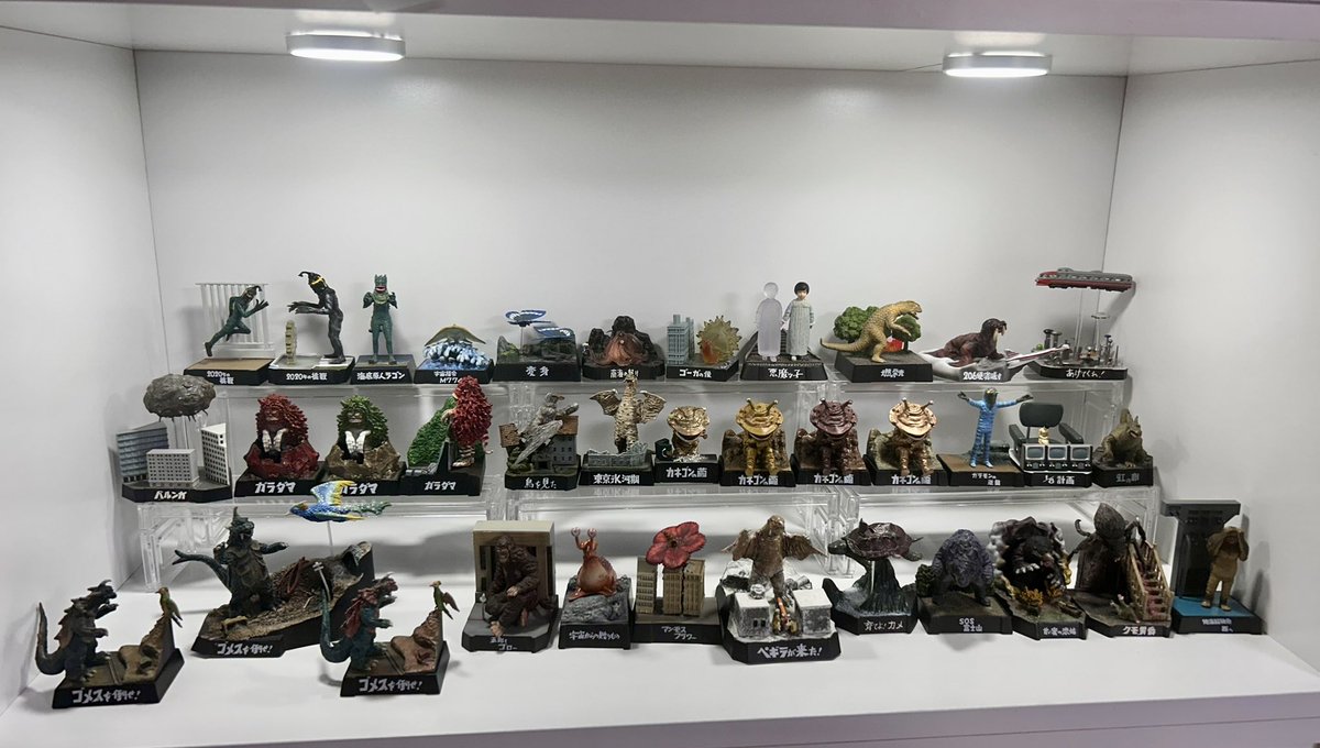 YasuoHashimoto5's tweet photo. #うちのコレクション

ついにウルトラ怪獣名鑑で
ウルトラQ全28話をコ��プリートしました。
公式では未発売のエピソードが6話分ありますが、なんとか手に入れることができました。
中にはモノクロ彩色しか発売してないものもあり、塗装できる方に協力してもらってやっと完成したコレクションです。 https://t.co/9CvMZMGPzb