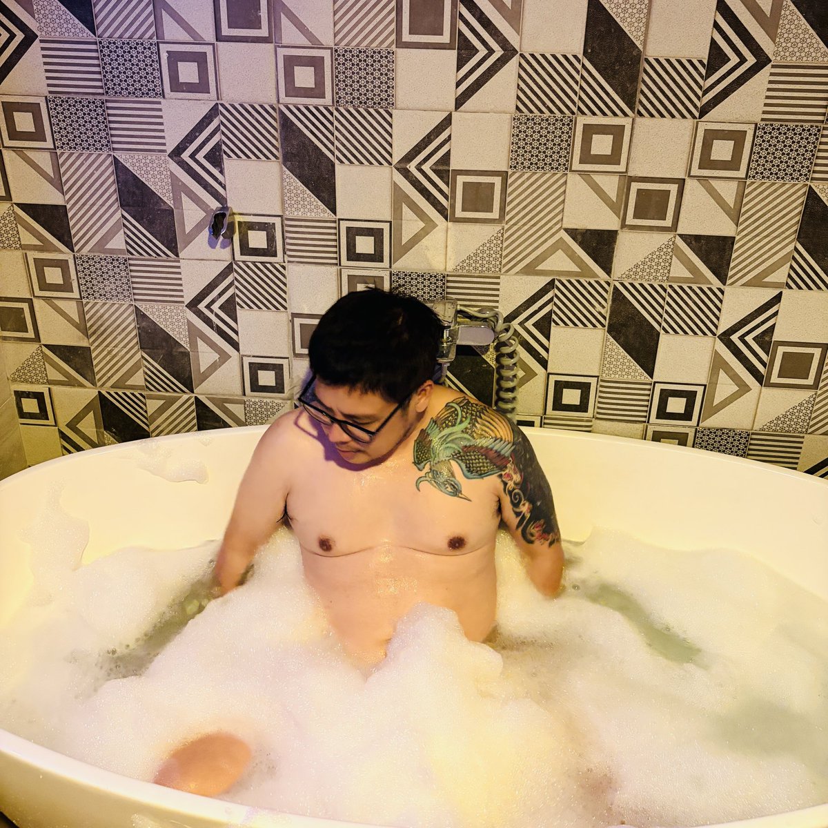 ramenboii's tweet photo. If you were here, the bubbles wouldn’t last long. https://t.co/7PVCHJBRlK