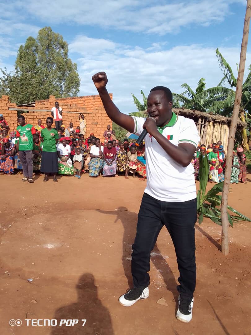 DBusago61464's tweet photo. #Burundi,nihweje ubutwari bw'izindongozi zacu ,ndizera ntakekeranya ko Komine Musongati izinjira mumbonakazoza  2040-2060 vuba bwango.
@GeneralNeva 
@DorianeMunezero 
@CBurunga https://t.co/Q1sCwUwMhY