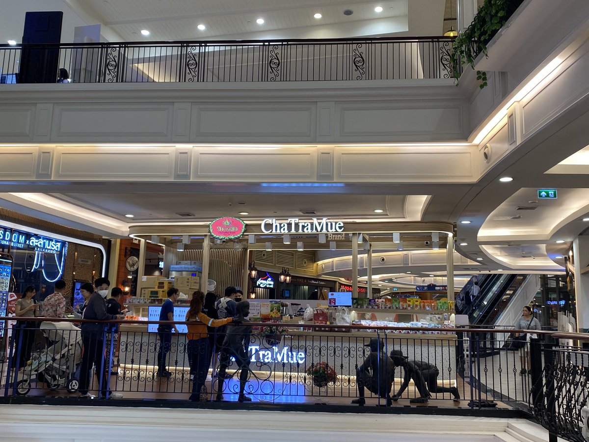 ถึงแล้วค่าา อยู่หน้าชาตรามือชั้น 2 ขึ้นบรรไดเลื่อนมาเจอเลยย อยู่กับบ้านเอนามารับกันได้เลยน้าา~🩵🌴

#Hearts2Hearts_FOCUS_inBKK
#CARMEN #카르멘 
#Hearts2Hearts #하츠투하츠