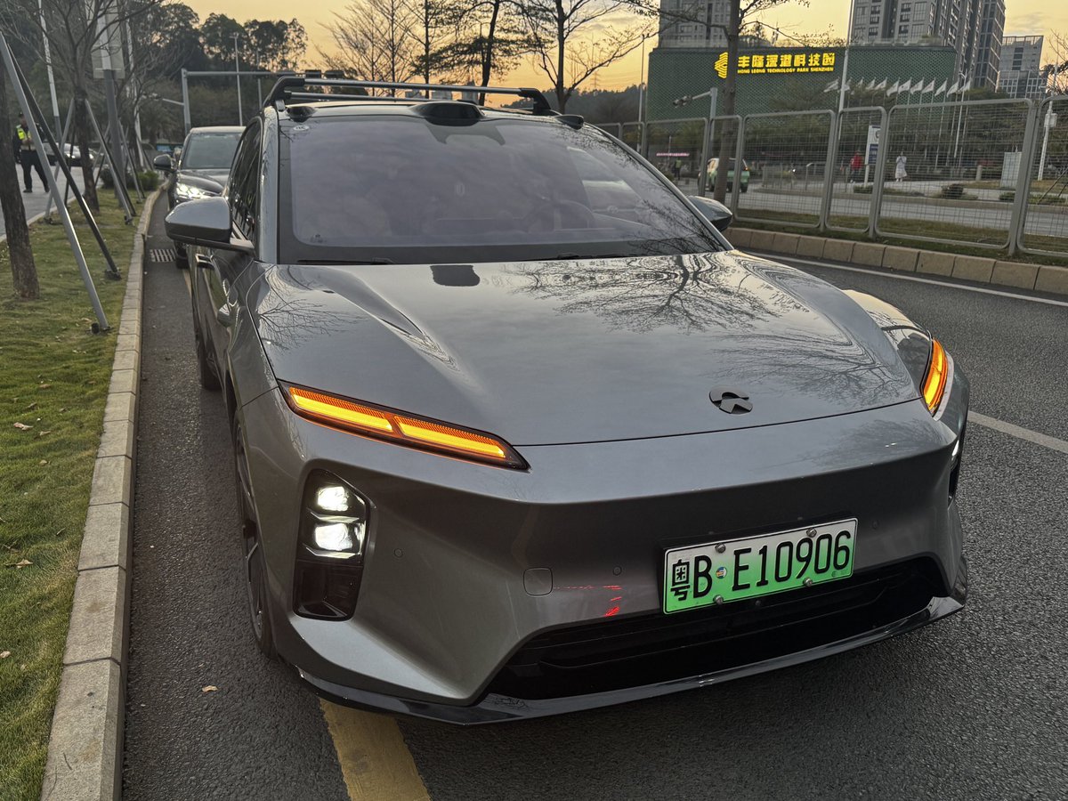 Swapping your car’s battery in 3 minutes is not something you get tired of. <a href="/NIOGlobal/">NIO</a> #ET5t