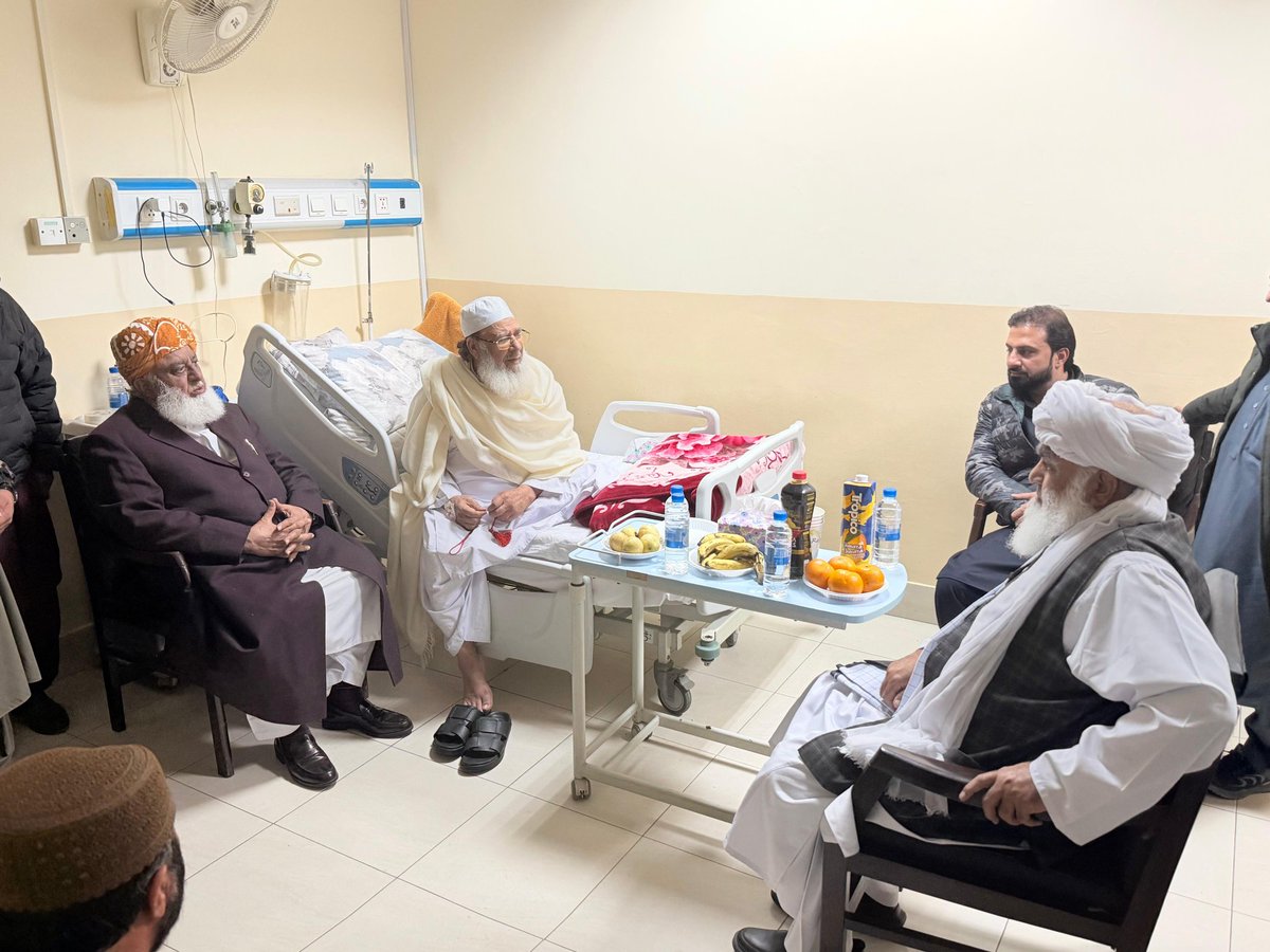 جمعیت علماء اسلام کے مرکزی سیکرٹری جنرل مولانا عبدالغفور حیدری دل کے عارضے میں مبتلا ہو گئے ہیں۔

گزشتہ شب مولانا عبدالغفور حیدری کو دل کا دورہ پڑا، جس کے باعث انہیں اسلام آباد کے ایک نجی ہسپتال منتقل کر دیا گیا، جہاں ان کا علاج جاری ہے۔

قائد جمعیت مولانا فضل الرحمن، صوبائی امیر