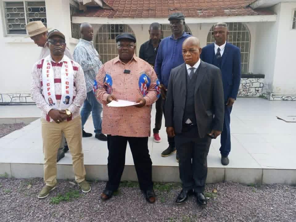 Newscd15's tweet photo. #RDC : Suite à l'annonce du dialogue, Lisanga Bonganga et Gabriel Mokia viennent de créer leur plateforme politique, dénommée "Étienne Tshisekedi le héros". https://t.co/GomloEr6fp