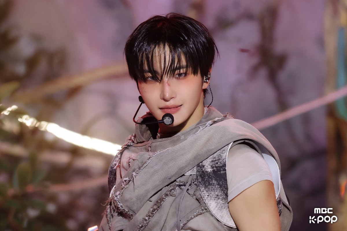 MBC_entertain's tweet image. 에이티니~ 하루 빠른 발렌타인 선물 왔어요 🍫💝💥 

📷 ☞ program.imbc.com/Photo/musiccor…

260207 #쇼음악중심 #음중 #에이티즈 #ATEEZ #Adrenaline #NASA @ATEEZofficial