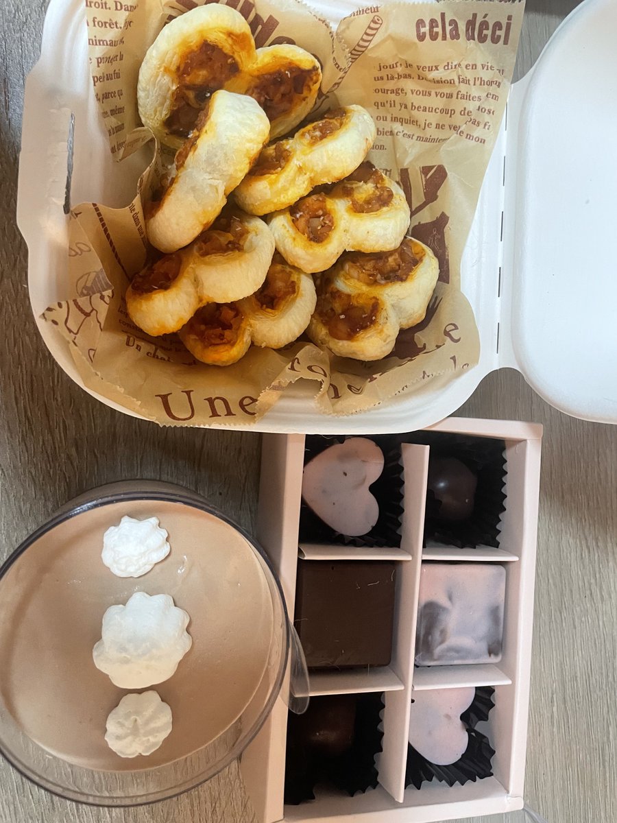 godbreath_k's tweet photo. 早めの🍫貰いました
全部手作りらしい嬉しいぽ https://t.co/mIW5XjEE6d