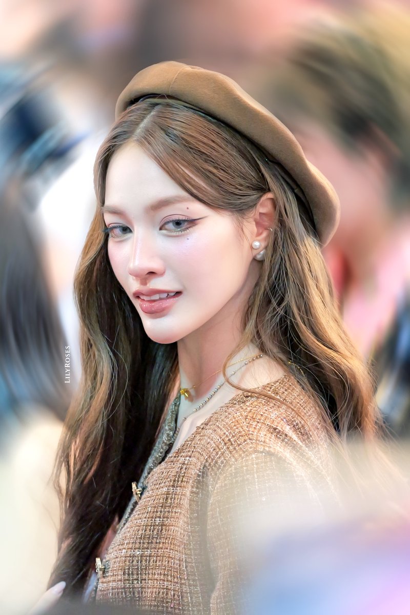 LilyRoses tweet media