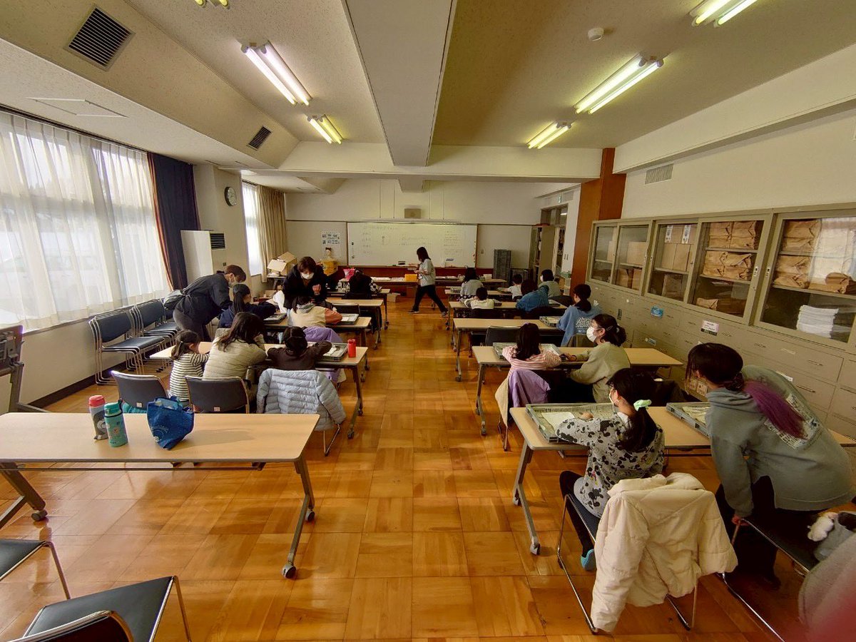 2/8（日）は、企画展の解説とけつ状耳飾りづくりを行いました！
多くの方にご参加いただき、とても盛り上がった日曜日でした🥰

3/8（日）は、年に1度のコハク勾玉づくりと、今年度最後の企画展解説です💪
勾玉は現在予約受付中、解説は予約不要です
ぜひご参加ください🤗

 #千歳市
 #埋蔵文化財