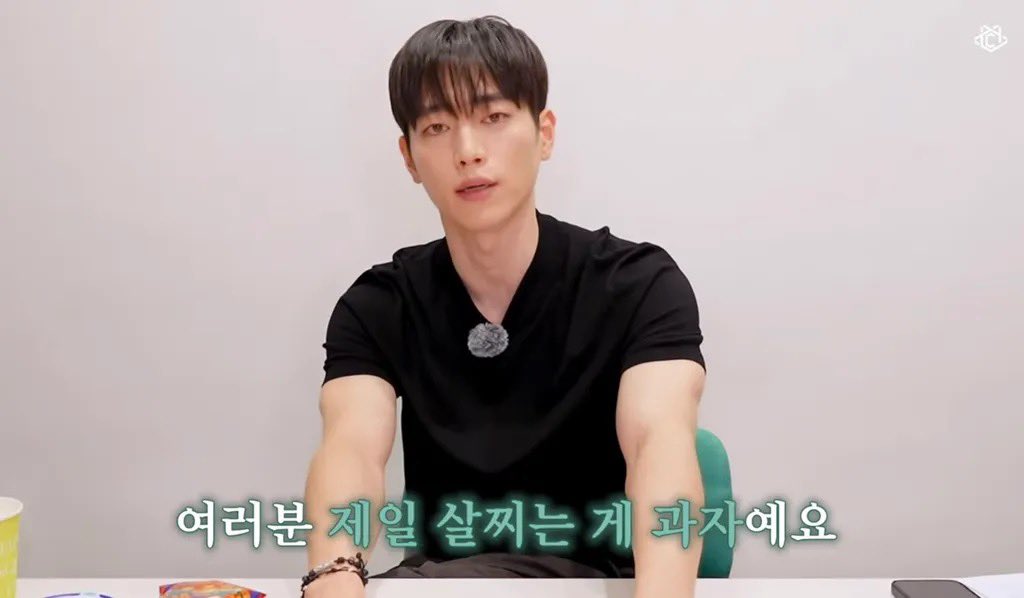 s0_ojin's tweet image. 저근데 과자는 진짜 못끊겟어요오빠