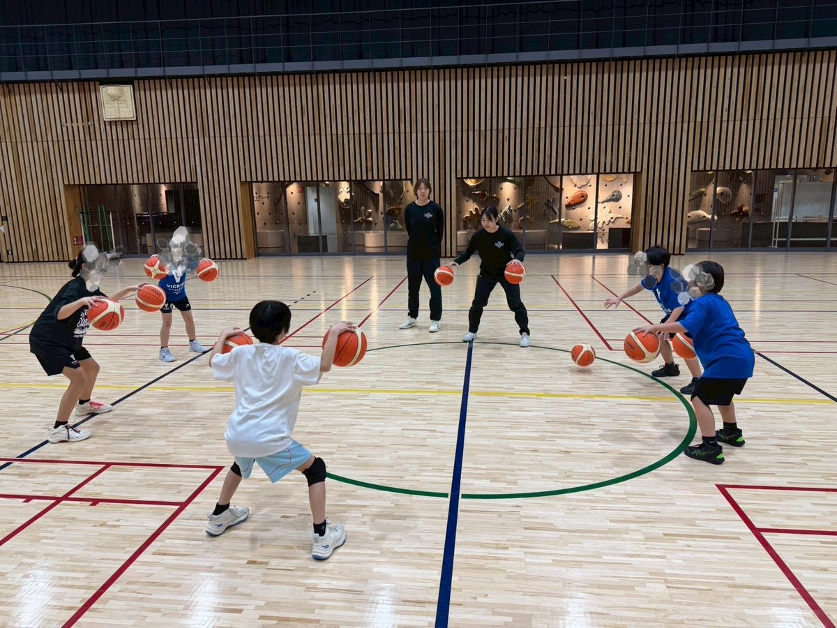 シーズンを終えたばかりの選手たちが
アカデミーに来てくれました🙌

子供たちは間近で見るプロの技に
終始目を輝かせていました👀✨
ありがとうございました🙇‍♀️

詳しい様子はInstagramにも掲載！
そちらもぜひご覧ください🤭
instagram.com/p/DUsHyP2k8Hz/…