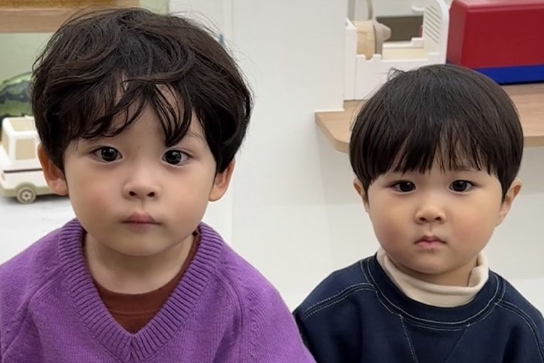 이 깜장 콩알이들 어쩔거야...... 귀요미들아......❤︎