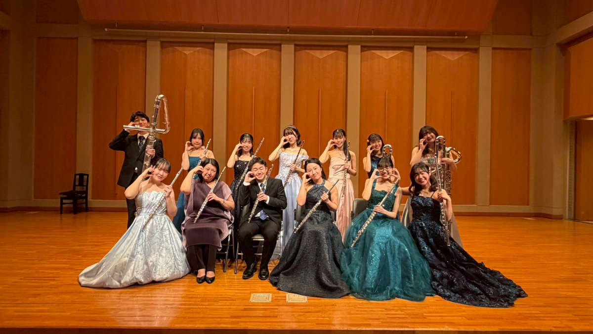 Tempo_eum's tweet photo. 【活動報告】
先日11日(水･祝)に、エリザベト音楽大学フルート研究会の定期演奏会があ���ました！お越しくださったお客様、ありがとうございました🥹ぜひ、TempoPrimoのコンサートもお越しください❣️
#定期演奏会  #フルート #フルートアンサンブル  #フルートオーケストラ #フルオケ  #音大 #吹奏楽 https://t.co/8f9EUwXV6p