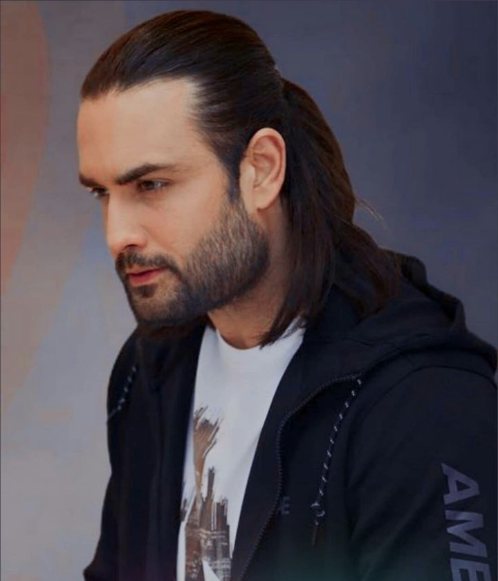 By the way,🫰🏻 long hair doesn’t suit every guy, but having hair texture like Viv’s is a dream for many girls   and I’m one of them too 😭  Hayee Yee Silky Silky Baal ❤️

#VivianDsena