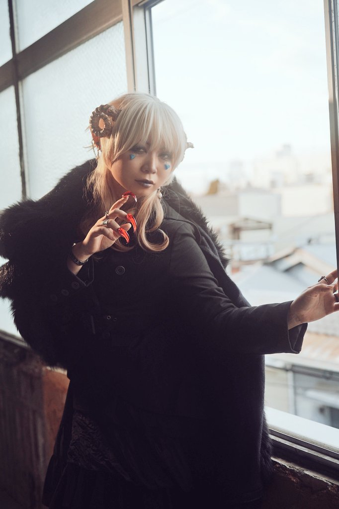 -
　ー　悪魔???/謎の女　ー
-
-
爪:<a href="/86world417/">ハルオ(春和)2/21.22和印ストリート</a>
角:<a href="/sawawa_craft/">創作ツノカチューシャさわわ工房😈 甘き感染ドラックパーティー2</a> 
頬装飾:<a href="/UPONHANDMADE/">UPON HANDMADE</a>
photo:<a href="/AKIOcom/">泥パン氏 / ﾀﾞｲﾀｲﾀﾞｲ👀</a>
#甘き感染ドラックパーティー2