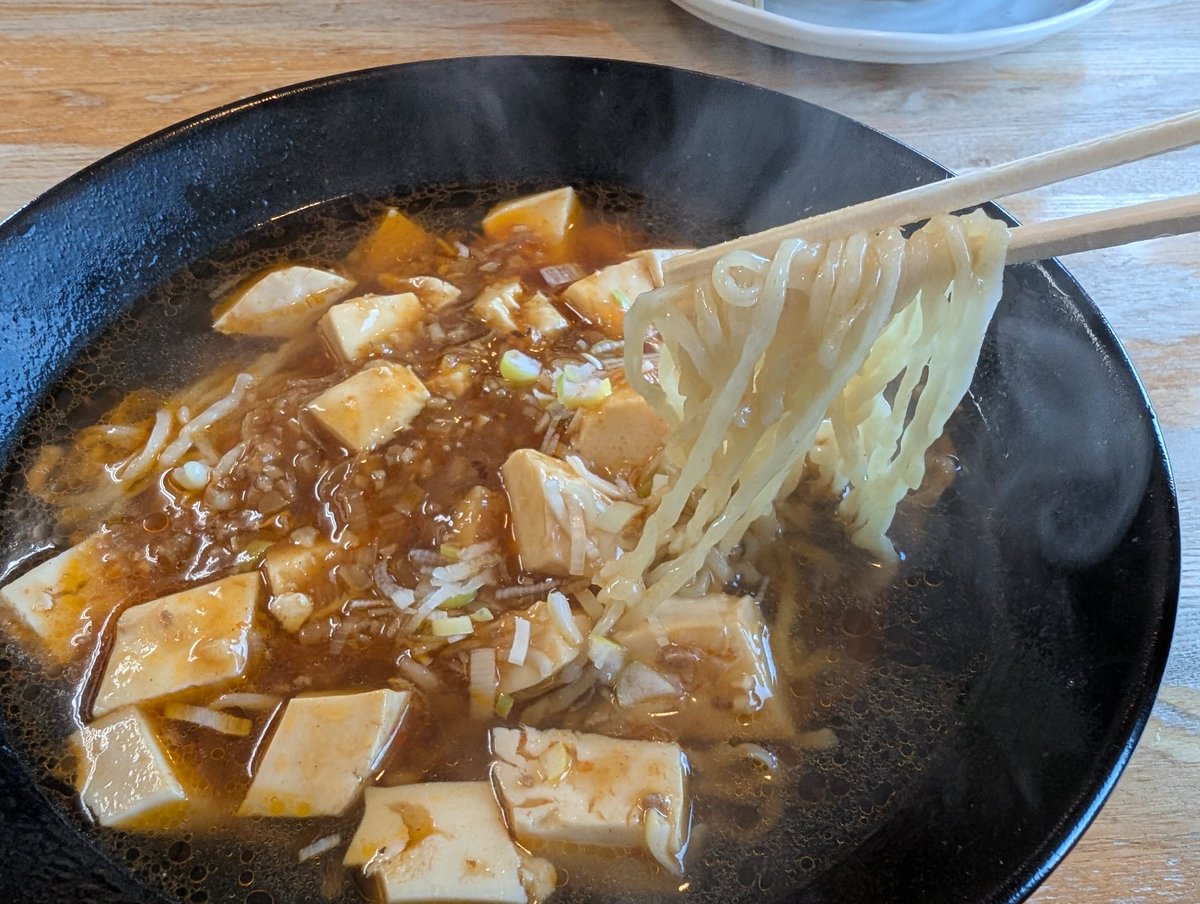 simor700's tweet image. お昼は麺家族でマーボーラーメン