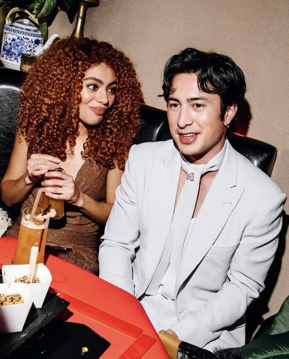 hollanovy's tweet image. good day to be bisexual