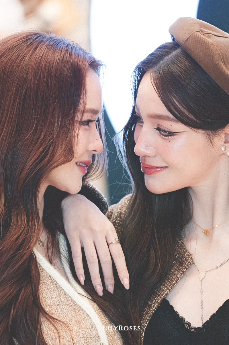 LilyRoses tweet media