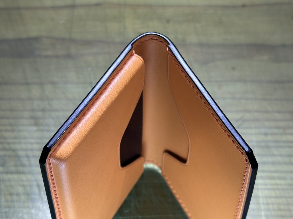 twi_hiro's tweet image. 深夜？朝方？オリンピックどうしよう。

#オリンピック2026 #レザークラフト #leathercraft #名刺入れ