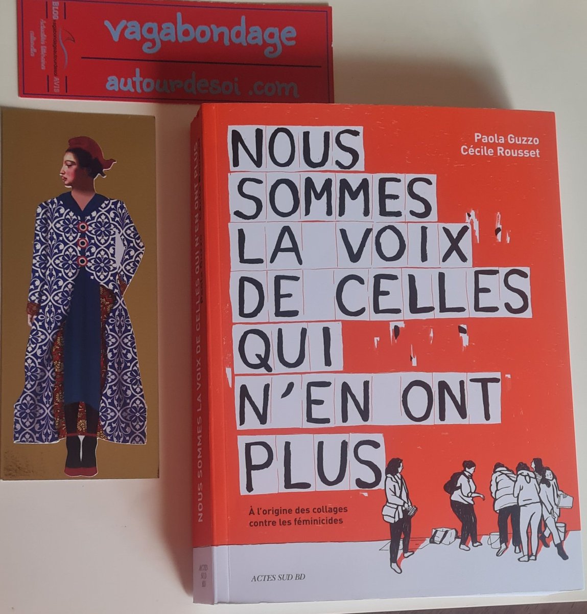#Noussommeslavoixdecellesquinenontplus
👉 Elles ont collé des mots là où le silence régnait.
👉 Un mur. Une phrase. Un électrochoc.
👉 La désobéissance civile comme réponse à l’inaction.
#PaolaGuzzo #Cécile Rousseau
<a href="/ActesSud/">Actes Sud</a>
#LectureEnCours ici  vagabondageautourdesoi.com/2026/02/12/nou…