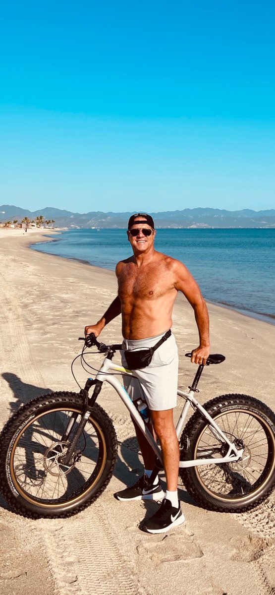 johnassaraf's tweet image. Sometimes you just need to reset. 🚴‍♂️🌊
Beach. Bike. Clear head.
Best therapy there is. 😎☀️

Let me know below what your favorite mindful outdoor activity is 👇

#BeachReset #ClearMind #SimpleThings