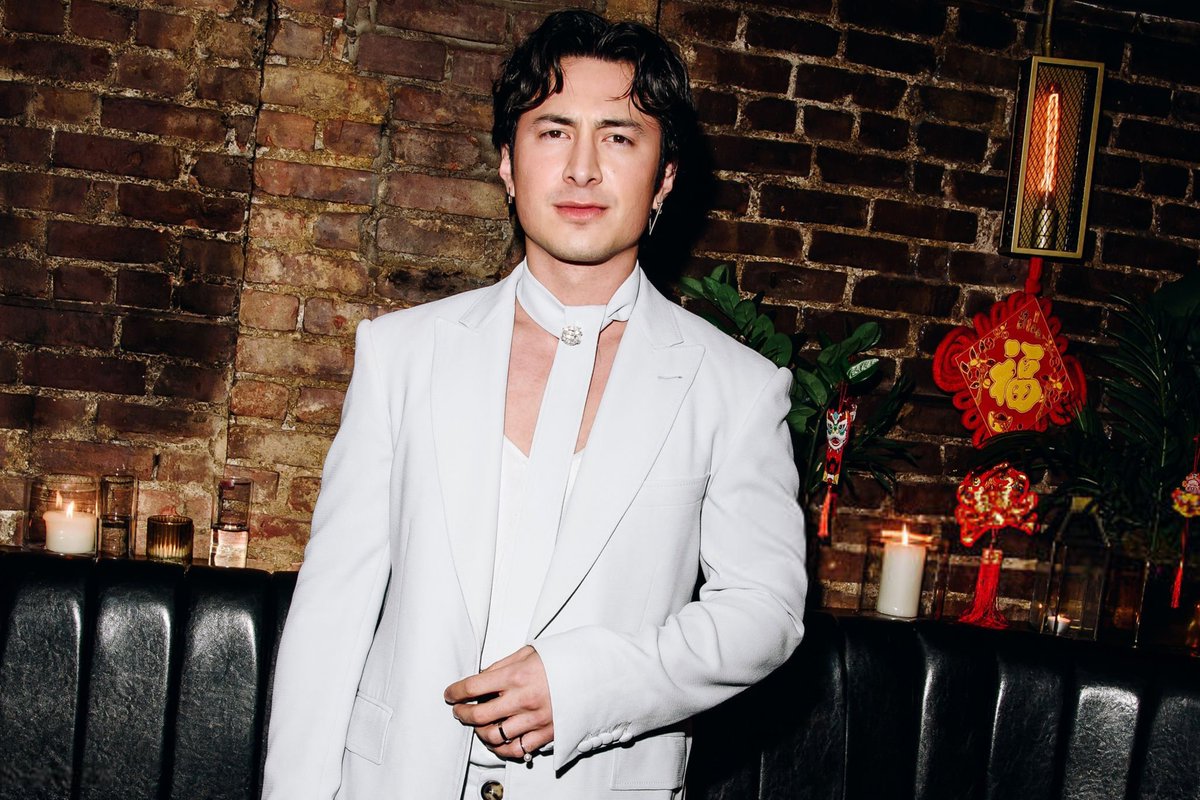 These photos… wow.

(Hudson Williams at Gold House’s Lunar New Year Celebration in NYC if you need a reminder.)