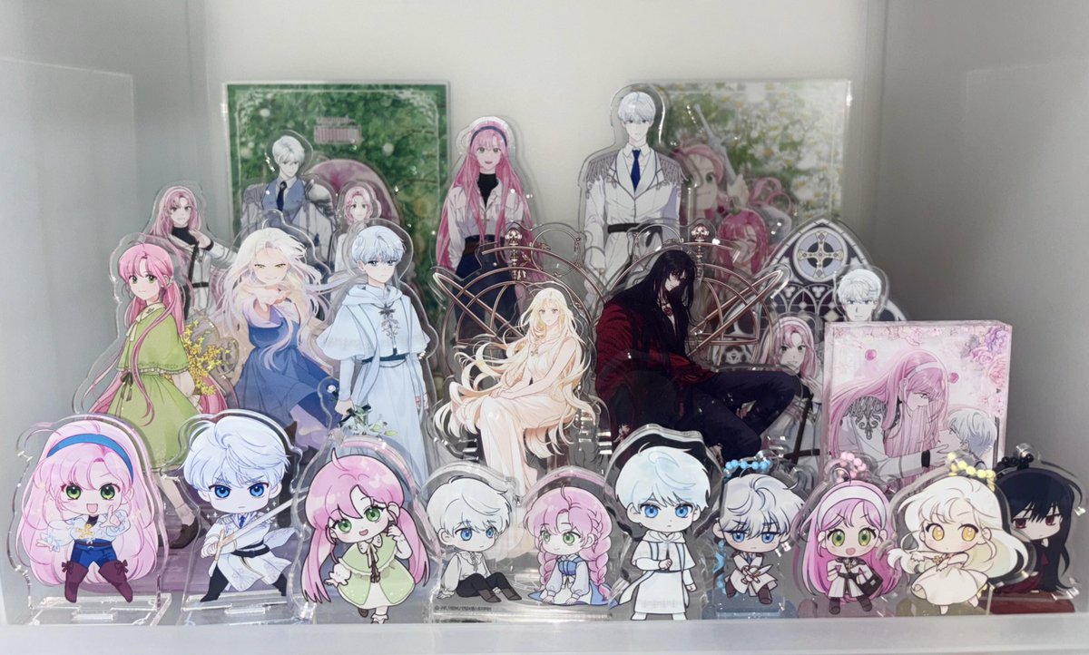 리드아이 아크릴 쪼끄매…
이젠 한 칸에 아크릴만 넣어도 가득 차😂