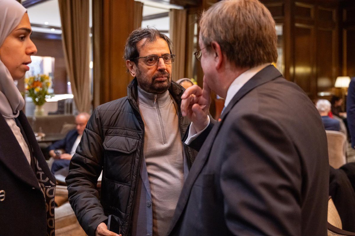 Gute Gespräche auf der Münchner Sicherheitskonferenz. Die Vereinigten Arabischen Emirate🇦🇪sind ein strategischer Partner🇩🇪. Mit den #AbrahamAccords haben sie mit 🇮🇱 einen beispielhaften Prozess regionaler Kooperation eingeleitet. Mein Amtskollege als Vorsitzender des Auswärtigen