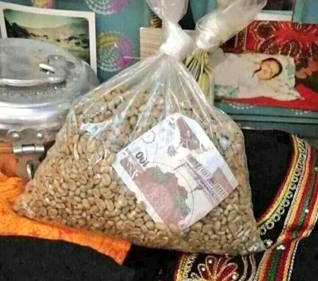 هدية مولود زمن الطيبين
هل مازالت هذة العادة موجودة عند كبار السن أو اندثرت؟