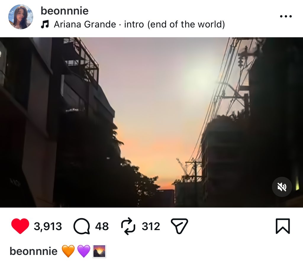 ใครมันจะไปนั่งยิ้มกับแค่อิโมจิสามตัว 🧡💜🌄