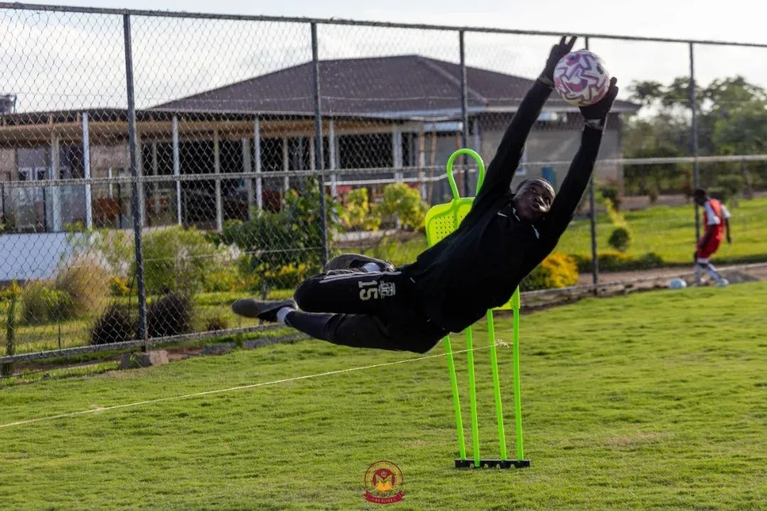 JosephMwabili3's tweet image. 2 FIFA-standard football pitches
2 ITF-standard acrylic tennis courts
2 FIFA-standard acrylic basketball courts
64-bed accommodation capacity, with 120 pax under construction
A commercial kitchen
Numerous relaxation areas
A fish pond with a water fountain for relaxation
Recovery