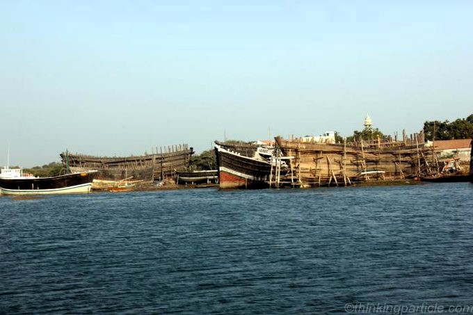 GujaratHistory's tweet photo. TODAY, FOUNDATION DAY OF THE PORT CITY OF MANDVI (KUTCH):
                   Today is the 446th foundation day of the port city of Mandvi in Kutch. On Maha Vad 11 of V.S. 1636 (1580 AD), Kutch Jadeja State's 1st ruler, Rao Khengarji, founded Raipur/Rayanpur port town on the right bank of the Rukmavati river on the sea coast of the Gulf of Kutch. Later, it became famous as Mandvi.
                   When Kutch ruler Khengarji founded Mandvi city in 1580, he invited Sindh's big trader Bhatia Topan to Mandvi to develop trade and shipping of port. In the 16th century, Nagarsheth Bhatia Topan and his Bhatia caste traders made Mandvi Kutch a major port of western India in the Middle Ages. He built Topan Lake in Mandvi. Nagarsheth Bhatia Topan built a grand Lakshminarayan temple at Mandvi, Kutch, in 1607 AD. It is adorned with fine sculpture & stone carving. Kutchi Bhatias, whose surname is Toprani, are descendants of 16th century Mandvi Kutch Nagarsheth Topan Bhatia.
                   Mandvi was a major port of Gujarat with 
shipbuilding yards in the Middle Ages. It was a port for Hajj pilgrims of Western India. Mandvi was also famous for the African slaves' trade. The first Indian ship to visit England was from Mandvi, Gujarat. It was built in the shipyard of Mandvi, Kutch. It sailed in 1780 AD, manned by a Kutchi crew & after completing its voyage, returned to home Port Mandvi safely.
                Photos (1) Topan Lake, (2) Lakshminarayan temple, both built by Nagarsheth Bhatia Topan, (3) Shipbuilding yard, (4) Mandvi beach.