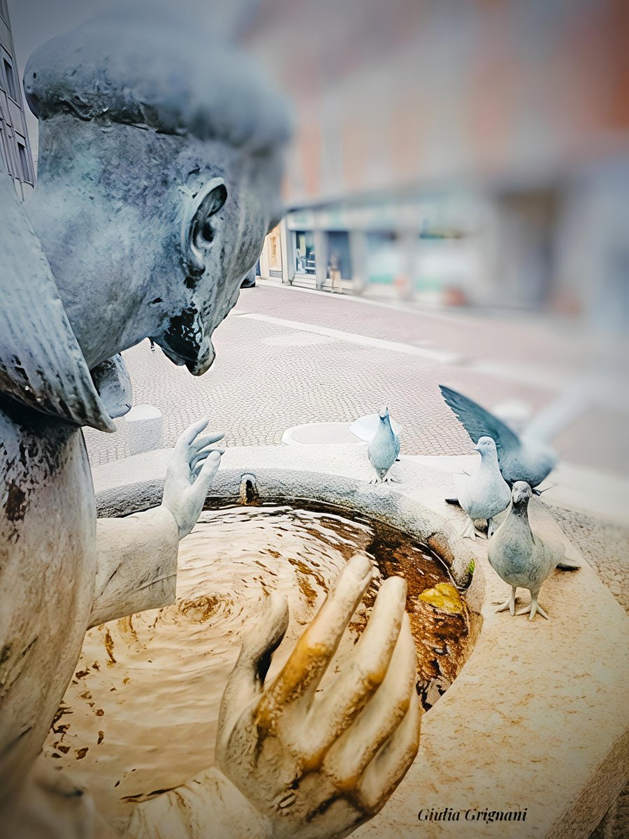 Giulia113208470's tweet photo. "...laudato sii, mi' Signore, per frate vento
et per aere et nubilo et sereno onne tempo,
per lo quale a le tue creature
dai sustentamento..."
Francesco d'Assisi ✍🏻
versi tratti da il "Cantico delle creature"
1226
San Francesco 👼🏻🐦⬛🐦⬛🐦⬛
Vigevano (PV)
Foto personale 📸 https://t.co/cuDqUWswC4