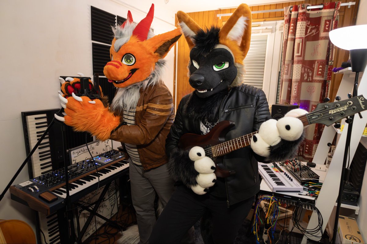 AdenisFur's tweet photo. We can totally start a band with @DedranManedWolf 🔥
What do you think will be our style ? 👀

📸 My Tiger
#FursuitFriday #Mango #Music https://t.co/5tzqnXpsws