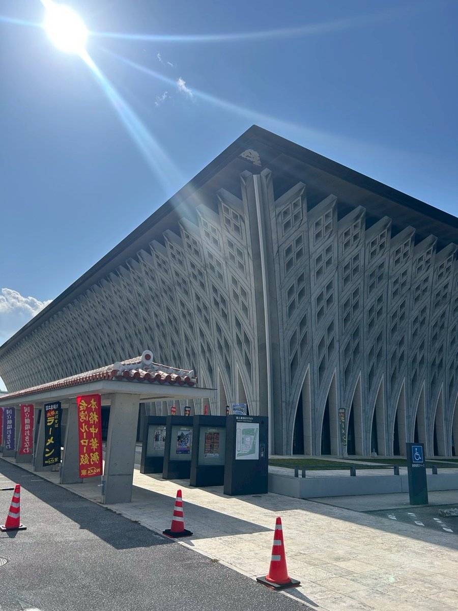 tata_yorimichi's tweet photo. 国立劇場おきなわ さまにて『変身』のフライヤー設置させていただいてます！
劇場ご利用の際はぜひチェックお願いします☺️

🎟チケット予約はこちら(当日精算のみ)
↪︎ https://t.co/Q2FALpEWp6

 #国立劇場おきなわ 
 #寄りみち公演8
 #変身2026 https://t.co/g7XH4h7w6n