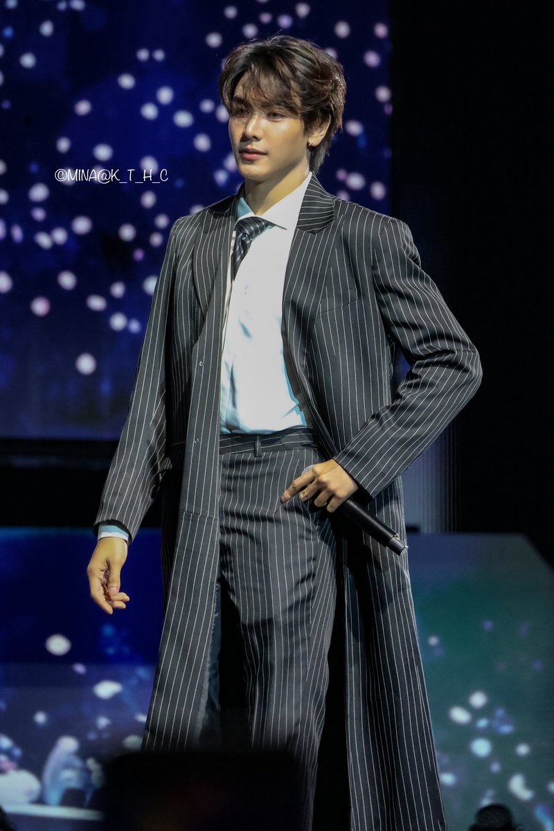 K_T_H_C's tweet photo. ✨✨✨

JASPER KINDLED FIRSTRISE
#RISERCONCERTD1 #JASPER 
@ChenRcj #จุงอาเชน #JoongArchen https://t.co/d4MSM0R1Mg