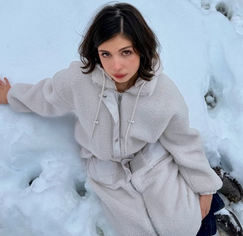 Şu pozu versem o kadar kötü çıkarım ki ama Zeynep Atılgan yine çok güzel 🥹💗