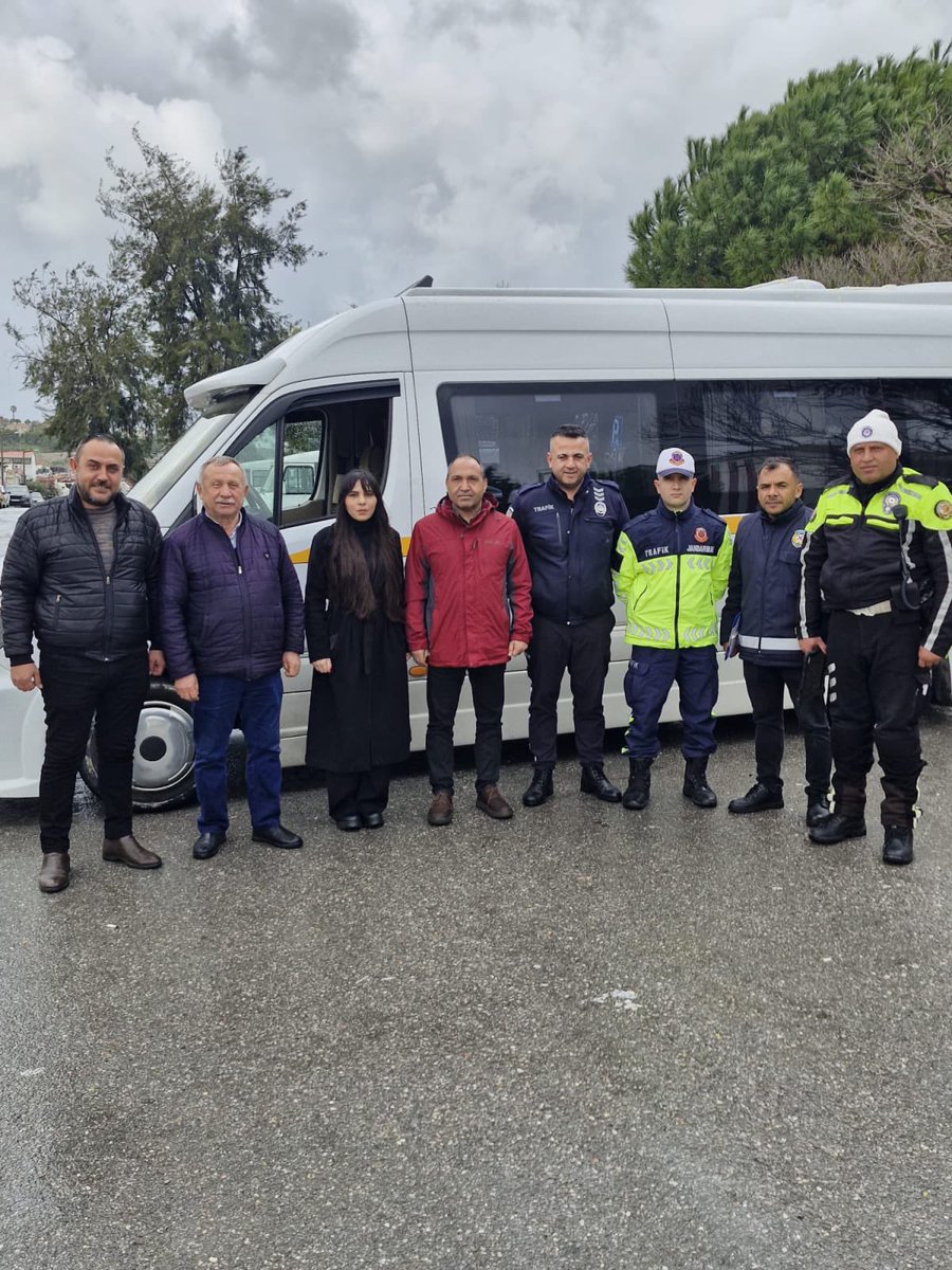 İlçe Milli Eğitim Şube Müdürü Abuzer PİŞKİN başkanlığında, Urla Belediyesi, İlçe Emniyet Müdürlüğü ve İlçe Jandarma Komutanlığı yetkililerinin katılımlarıyla ilçemizdeki okul servis araçlarının denetimleri gerçekleştirildi.

<a href="/tcmeb/">Millî Eğitim Bakanlığı</a> <a href="/izmir_ilmem/">İzmir İl Milli Eğitim Müdürlüğü</a> <a href="/SuleymanCan71/">Süleyman Can 🇹🇷</a>