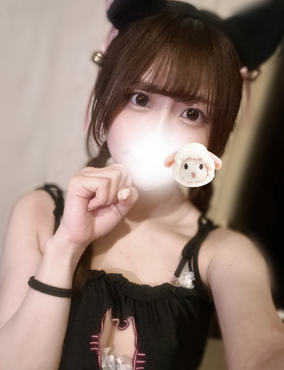 hamhamei__'s tweet photo. ハッピーバレンタインだよ🤍🤍
みんなチョコレート食べた？

めいとイチャイチャしてもっとあまあまな時間すごそー？
最短19:40-🈳だよ🌸 https://t.co/5BcZjatfGz