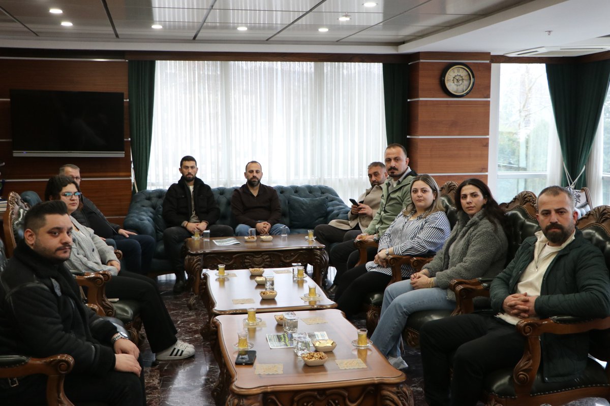 CHP Hopa Gençlik Kolları Başkanı Serdar Göksu Karabacak ve beraberindeki heyet Odamızı ziyaret ederek Yönetim Kurulu Başkanı Osman Demircioğlu, Başkan Yardımcısı Ersan Gedik ve Yönetim Kurulu Üyesi Kamil Limoncu ile bir araya geldi.
Detaylar;
hopatso.org.tr/Haberler/tabid…