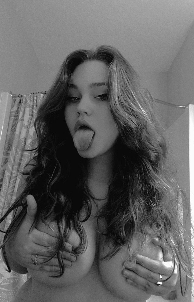 I’m offering mini sessions available now losers!😍

Feet session 
Ass worship 
Leather/Fishnet worship 
Humiliation

Findom redhead nsfwtwt humanATM teen sph mommy joi cbt sissy blackmail beta feet fit cash cow paypig finsub humiliation footfetish foot ass gooner