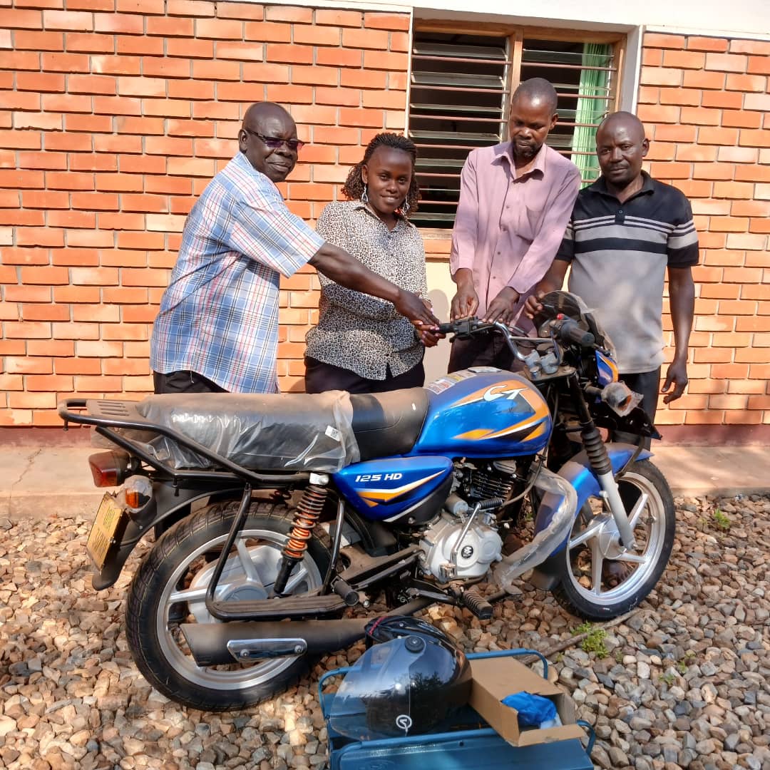 MPHoima's tweet photo. With support from the @IDIMakerere, the Village Savings and Loan Association (VSLA) groups under Meeting Point Hoima received training in financial literacy and income‑generating activities (IGAs). https://t.co/DxzGd6jC3k