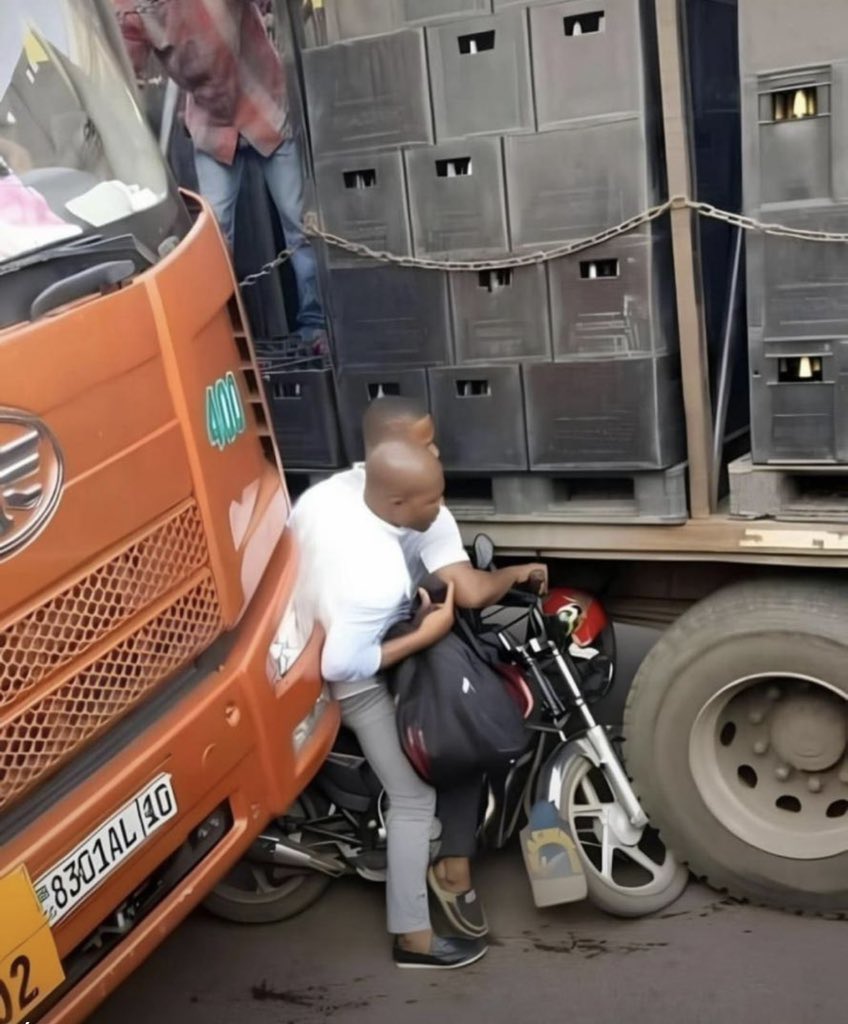 Les défenseurs du ministre de finance DOUDOU FWAMBA en ce moment … 😊