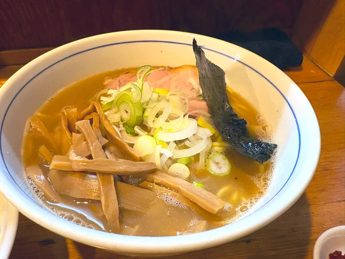 お昼は中野の麺屋はし本。久々に辛味を別皿で。うひょーー!安定の完成された一杯でンマい!そして明太ご飯の明太の量、最高!辛味は開店したばかりの頃に頼んで思ったより辛かった印象。久々に入れたけどやはり辛い!けどンマい!!「やっぱりンマいな」と呟きながら外出て人と目が合うを今日もした。