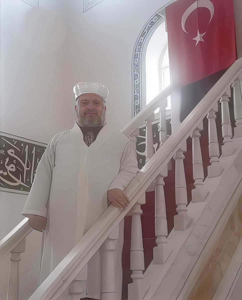 MUHTEREM CEMAAT....
SAYGIDEĞER Mümin Kardeşlerim.
Bugünkü hutbemizin mevzu, MUSTAFA KEMAL ATATÜRK.Şuanda 57 yaşındayım.YANİ MUSTAFA KEMAL’İN RAHMANA ERİŞTİĞİ YAŞTAYIM.
57 yaşında olup donunu bağlayamayanların,Kaldırımda yürümeyi bilmeyenlerin,bu ülkeye ağaç dahi dikmeyenlerin,