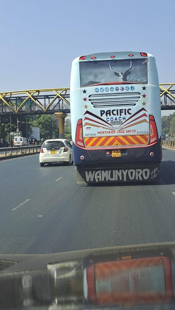 kaninikega1's tweet photo. North Eastern Bound Bus! @ahmednasirlaw https://t.co/bnqCKtQlOK