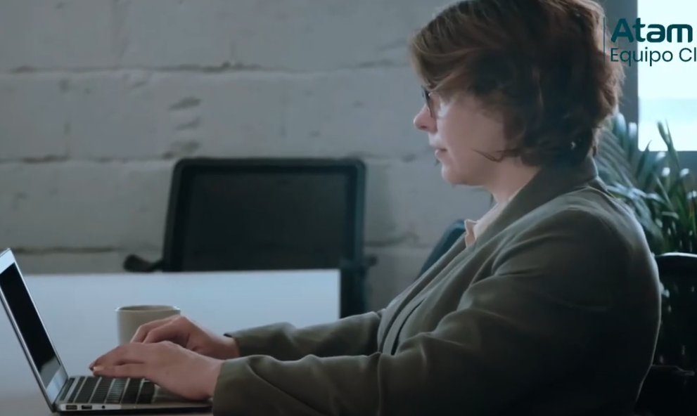 La Dra. Teresa Gómez, oftalmóloga del @Equipo_Clínico de ATAM, nos explica qué es la #fatigavisual y ofrece consejos para aliviar sus síntomas 👇

i.mtr.cool/bfpxiwlhrp

#Equipo_Clinico