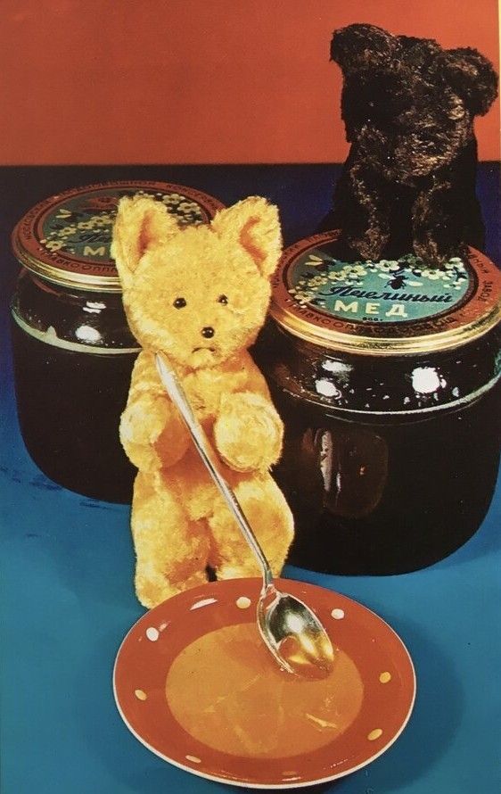 sovietvisuals's tweet photo. Soviet postcard advertising honey, 1980s. https://t.co/ru3qWbhFB6